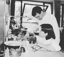 "Zeitmesser" Bernd Jürgens und Lehrling
            Anja Mowbray