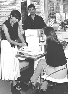 Service beim Augenoptiker