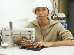 Er polarisierte das deutsche TV-Publikum: Lorenzo Woodard, bekannt aus „Deutschland sucht den Superstar“. Der angehende Schneidergeselle ist am 9.10. von 11 bis 13 Uhr Stargast mit einer Autogrammstunde im HwK-Berufsbildungszentrum Bad Kreuznach. 