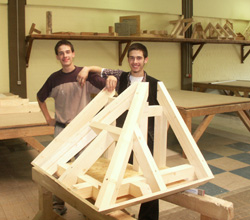 Eine Familie, zwei erste Plätze: Maurer Manuel (links) und Zwillingsbruder David Hartmann, der Zimmerer.