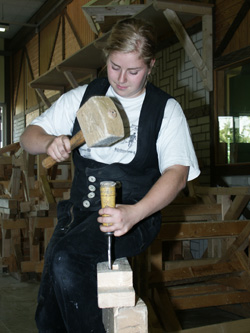 Mädchen, die in Männerberufen durchstarten: Julia Nett aus Lederbach wird Zimmererin