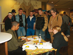 Gefragte Autogramme: Als Fernsehstar in „Deutschland sucht den Superstar“ hat er polarisiert. Als Handwerker stellt Schneider Lorenzo klar: „Ich liebe meinen Beruf!“