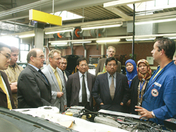 Deutsches Know,how in der beruflichen Bildung und der Einsatz von Hochtechnologien interessierten die hochrangige Delegation aus Brunei bei der HwK.