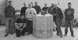 Den praktischen Teil ihrer Meisterprüfung haben die angehenden Maurermeister erfolgreich bestanden. Nun geht es für viele in die Theorie, in der unter anderem Fähigkeiten in Betriebswirtschaft vermittelt werden.