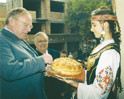 In Plovdiv informierte sich Hans-Artur Bauckhage in Werkstätten, die mit Hilfe der HwK eingerichtet wurden, über die berufliche Aus- und Weiterbildung und gab den Startschuss für das neueste Projekt, eine Chocolaterie in der Altstadt.