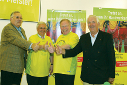 HwK-Präsident Karl-Heinz Scherhag, die „Meisterschuss!“-Schirmherren Wirtschaftsminister Hans-Artur Bauckhage und DFB-Präsident Dr. Theo Zwanziger sowie HwK-Hauptgeschäftsführer Dr. h.c. Karl-Jürgen Wilbert (v.r.). „Mit dem „Meisterschuss!“ setzen wir uns für den Meisterbrief ein, der für mehr Qualifikation und Ausbildung steht“, so Scherhag.