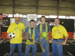 König Fußball hat die Metallbauer aus Polch gepackt: Gemeinsames Training, neue Trikots und eine Wandtafel rund um den „Meisterschuss!“ gehören dazu.