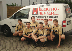 Teamchef Thomas Luy (2.v.l.) und seine Mannschaft von Elektro-Hefter