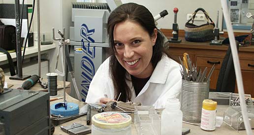 Foto: Die Allerbeste unter den Jahrgangsbesten ist Gold- und Silberschmiedemeisterin Annette Aulenbacher aus Idar-Oberstein.