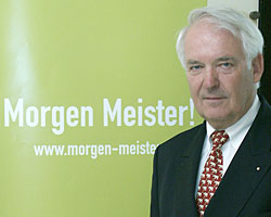 Foto: HwK-Präsident Karl-Heinz Scherhag nimmt zu aktuellen politischen Fragen Stellung.