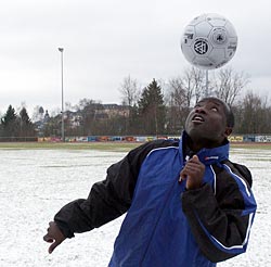 Foto: Kfz-Technikermeister und Meisteram Fußball Iddy Uwimana.