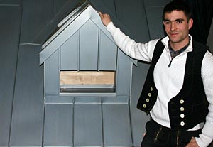 Foto: Dachdecker- sowie Klempnermeister Christian Bohn aus Longkamp im Hunsrück.