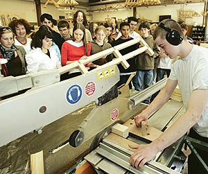 Foto: Faszination Handwerk: französische Schüler schauen hinter die Kulissen des HwK-Berufsbildungszentrums Bad Kreuznach.
