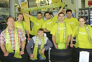 Foto: Zum ersten Mal dabei und hoch motiviert: Das Team vom Bad Salziger Autohaus Gras mit seinem Teamchef und Betriebsleiter Kfz-Meister Sven Clasen (l.).