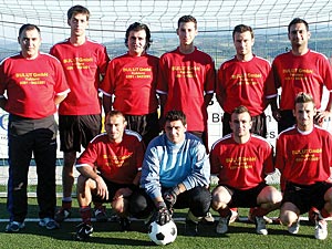 Foto: Unter dem Namen „Morgen andere Baustelle - Heute Bulut“ treten Handwerker aus mehreren Handwerksbetrieben beim Meisterschuss 2006 an.